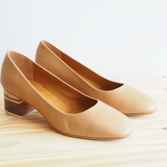 COCLICO Tan Block Heel Pumps - Picture 4 of 4